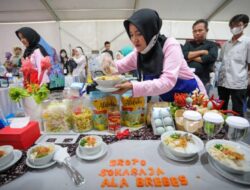 TP PKK Kabupaten Brebes Sajikan Soto Sokaraja Terenak Dalam “Kuali Ambyar”