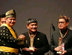 Gubernur Jabar, Dr.HC.Ridwan Kamil Terima BNPT Award Tahun 2023 di HUT ke-13 BNPT