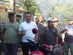 Antipasi TPT Tergerus Air, Warga Bekerja Bakti Pengerukan Saluran Air  Cipicung
