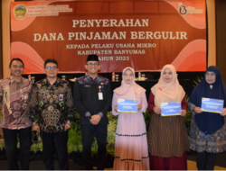 Pj Bupati Banyumas Salurkan Dana Pinjaman Bergulir Rp 2,5 Miliar Untuk 45 Kelompok UMK