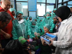 3 Tahun Tidak Bisa Melihat Setelah Melahirkan Anak Kembarnya, Kemensos Berhasil Operasi Katarak