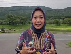 Bupati Tiwi Serahkan Tiket Wisata Gratis Untuk Ratusan Ribu Karyawan Pabrik di Purbalingga