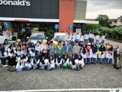 Niat Baik, Hasil Baik, McDonald’s Indonesia Berbagi Kebahagiaan, Makan Bersama Santri