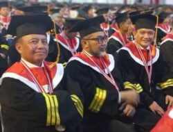 Sekretaris Daerah Jabar, Dr. Drs. Herman Suryatman, M.Si Bersama Dr. H. Dedi Supandi S.STP M.Si Pj Bupati Majalengka Wisuda S-3 di IPDN