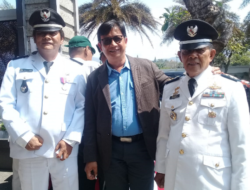 Pemerintah Daerah di Jawa Barat Bagikan SK Perubahan  Masa Jabatan Kepala Desa