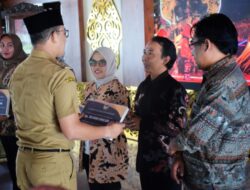 Dinporabudpar Berikan Bantuan Puluhan Juta Untuk Grup Kesenian