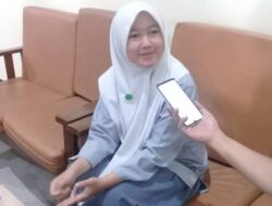 Setelah Munaqosah Isti Diany Rahayu Raih Beasiswa Umroh, Sujud Syukur Disambut Tangis Bahagia Guru & Pelajar