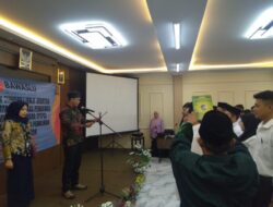 Bawaslu Kecamatan Baros Lantik 60 Petugas Tempat Pemungutan Suara