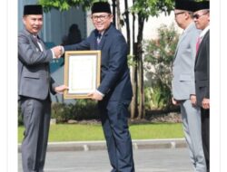 Hari Kesehatan Nasional Ke-60, KBB Terima Penghargaan UHC Award 2024