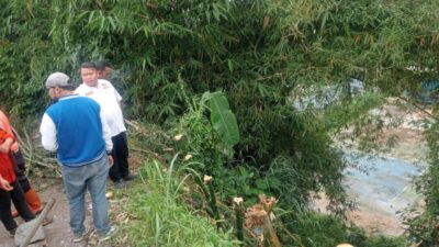 Anggota Komisi II DPRD  Kota Sukabumi, Raden Koesoemo Hutoripto, Tinjau Lokasi Longsor di Kel. Sriwidari