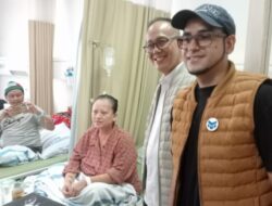 Ayep Zaki dan Bobby Maulana Jenguk Warga Yang Tengah Menjalani Perawatan di Rumah Sakit
