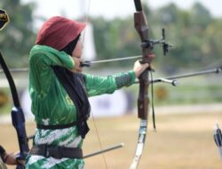 Amelia Medina Mughni Katidjan Siswa MAN I Kota Sukabumi Juara I Panahan Beregu Standar Nasional U18 Putri