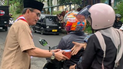 Berbagi Berkah di Bulan Ramadhan, Gerakan Pramuka MAN I Kota Sukabumi Berbagi Takjil Dengan Masyarakat
