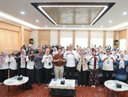 Wali Kota Sukabumi Serahkan Insentif Untuk 750 Guru PAUD