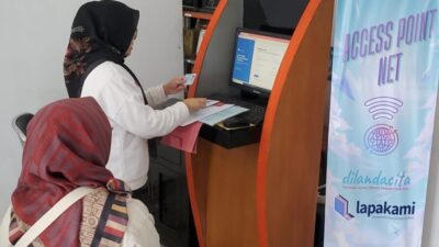 Access Point Net di Kelurahan Cibabat Permudah Layanan untuk Lansia dan Warga Tanpa Gawai