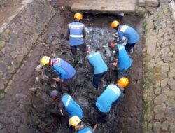 Tim ‘Kecebong’, Garda Terdepan Pemeliharaan Drainase Kota Cimahi di Tengah Tantangan Penataan Utilitas