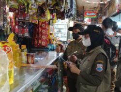 Tekan Distribusi Rokok Tanpa Cukai, Satpol PP Cimahi dan Bea Cukai Bandung Sosialisasikan Dampaknya di Sejumlah Pasar