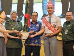 Unjani Tanamkan Kepedulian Lingkungan Sejak Dini, Serahkan 1.000 Bibit Bambu untuk Eks TPA Leuwigajah