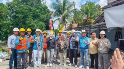 Anggota DPR RI, Dewi Yustiana Pasang Ratusan Tiang Listrik Di Pulau Semambu