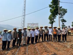 Wujudkan Swasembada Pangan, Polres Cimahi Tanam Jagung di Cikalongwetan Bandung Barat
