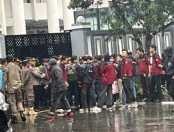 Barudak Himakum Melawan Tirani Gelar Aksi di DPRD Kota Sukabumi, Desak Publikasi LHP BPK 2024