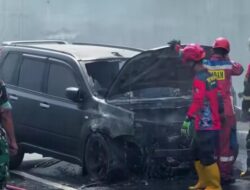 Mobil Terbakar di Under pass Dustira, Lalu Lintas Cimahi Macet Dua Kilometer