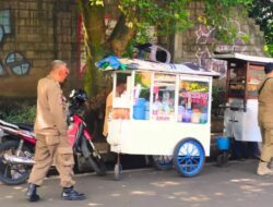 Tegas Tertibkan PKL yang Kuasai Trotoar dan Bahu Jalan, Satpol-PP akan terapkan Sanksi Tipiring