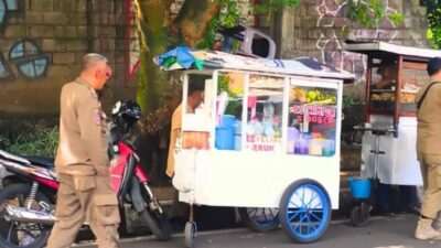 Tegas Tertibkan PKL yang Kuasai Trotoar dan Bahu Jalan, Satpol-PP akan terapkan Sanksi Tipiring