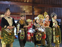 Perkenalkan Pakaian Adat Nusantara Melalui Ajang Fashion Show