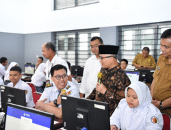 Wamen Atip Tinjau TKA di Bandung, Pastikan Pelaksanaan Berlangsung Aman, Jujur, dan Gembira