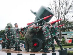 Rapier Inggris Era 1950 Hiasi Bundaran Jati, Menguatkan Identitas Kota Cimahi