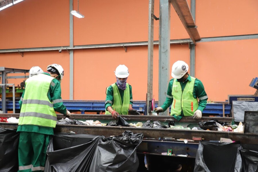 Pemkot Cimahi Tegaskan Komitmen Zero to TPA, World Bank Tinjau Langsung  Kinerja TPST - Teropong Indonesian