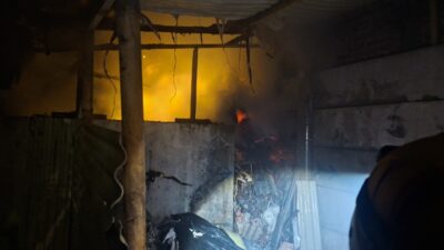 Tempat Rongsok di Citeureup Cimahi Utara Terbakar, Diduga Akibat Korsleting Listrik