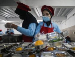 Dari Dini Hari hingga Pagi: Begini Proses MBG di Dapur SPPG Cibeber Cimahi