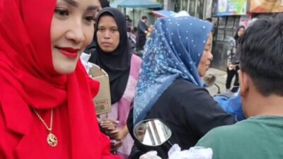 Hari ke-6 Ramadan, Anggota DPRD Kota Sukabumi, Anita Fajarianti Bagikan 1.000 Takjil dari 25 Stand Pasar Ramadan