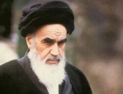 Perjuangan Ayatullah Rohullah Khomaeni : Sebuah Refleksi Islam