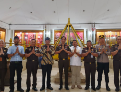 ‎Kajati Jabar Kagumi Penataan Pusaka Karaton Sumedang Larang