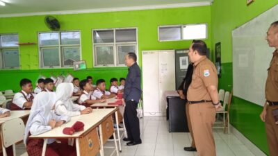 Wali Kota Cimahi Ngatiyana Tinjau Ujian Akhir di SD Mandiri 5, Pastikan Kualitas Pembelajaran