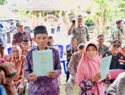 Menangis Haru dan Sujud Syukur, Sertipikat Mbah Tupon Akhirnya Kembali ke Pemilik Sah