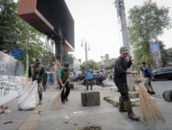 Aksi Ricuh Diduga Anarko Rusak Fasilitas Kota Bandung, Lampu Lalu Lintas dan Jaringan Fiber Optik Hancur 75 Persen