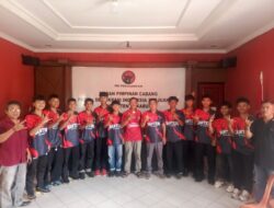 11 Atlet Sepak Bola Dilepas DPC PDI Perjuangan Sukabumi, Siap Tempur Rebut Tiket Soekarno Cup Nasional