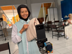 21 Siswa SMK Wikrama Garut Taklukkan Tantangan Live Streaming Selling 60 Menit Non-Stop