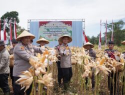 Tanam Jagung, Polres Cimahi Dukung Program Ketahanan Pangan Nasional
