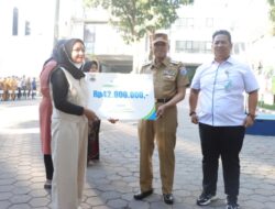 Pemkot Cimahi Serahkan Santunan Jaminan Kematian bagi Petugas Kebersihan