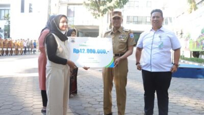 Pemkot Cimahi Serahkan Santunan Jaminan Kematian bagi Petugas Kebersihan