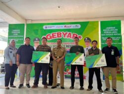Wali Kota Cimahi Serahkan Jaminan Sosial Ketenagakerjaan untuk 5.500 Pekerja Rentan