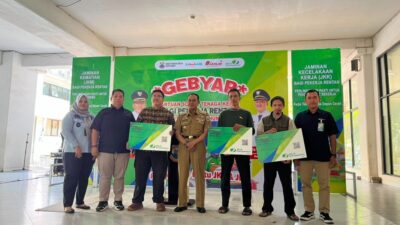 Wali Kota Cimahi Serahkan Jaminan Sosial Ketenagakerjaan untuk 5.500 Pekerja Rentan