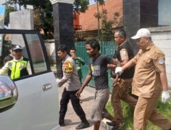 Nyaris Celaka, ODGJ Ditemukan di Rel Kereta Api Cimahi dan Berhasil Dievakuasi