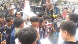 Mahasiswa Gelar Aksi di Kejari Sukabumi, Desak Hakim Bebaskan dr. Silvi Apriani