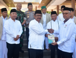 Ribuan Warga Ikuti Khatam Akbar, Pemkab Sukabumi Luncurkan Gerakan Wakaf 1 Juta Al-Qur’an